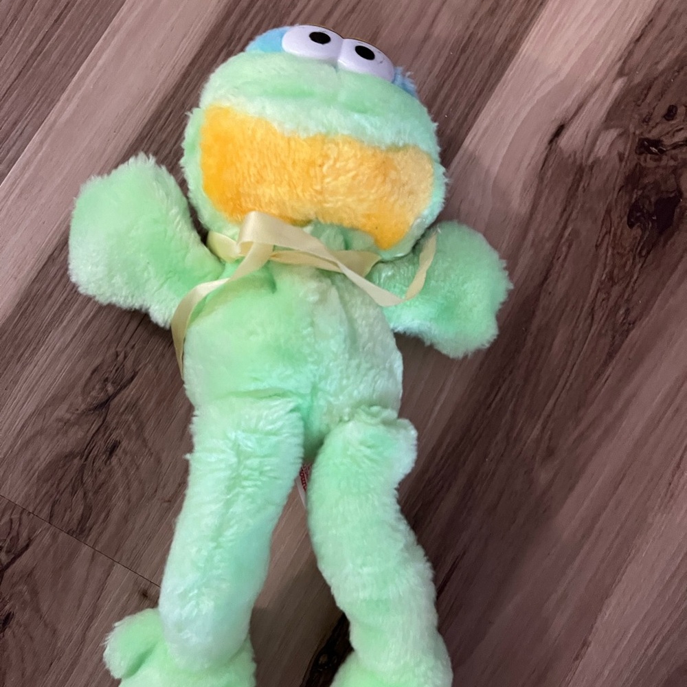 Commonwealth Vintage 1985 Frog Plush Stuffed Animal Can O Pets